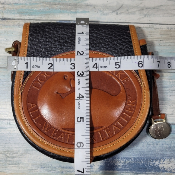 Dooney & Bourke Big Duck Bag. - Picture 9 of 13